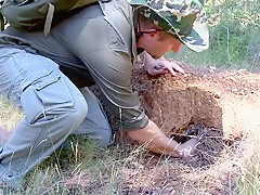 Sexy Flittchen Fickt Pfandfinder Im Wald