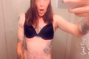 Sexy Trans Loves Sucking On Her Knees