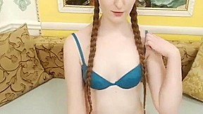 Sexy young girl on webcam Shinylinda