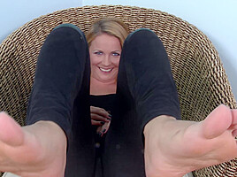 Showcasing her Stems - PornWorld