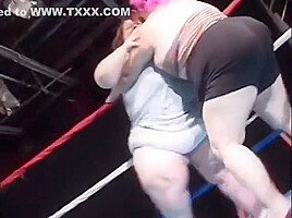 Sindee Williams In Fat Midget Girl Is Shoving A Dildo In Lesbian Midgets Pussy