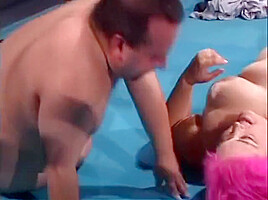Sindee Williams In Fat Midget Girl Is Shoving A Dildo In Lesbian Midgets Pussy