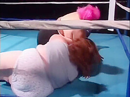 Sindee Williams In Fat Midget Girl Is Shoving A Dildo In Lesbian Midgets Pussy
