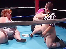Sindee Williams In Fat Midget Girl Is Shoving A Dildo In Lesbian Midgets Pussy