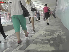 Skinny ass and hot a-line skirt in accidental upskirt