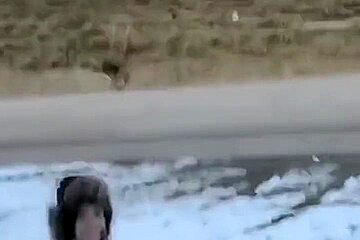 Slender babe - Frostbitten
