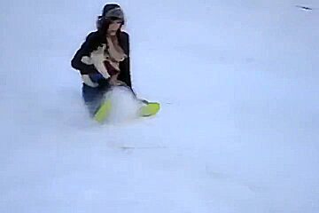 Slender babe - Frostbitten