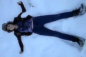 Slender babe - Frostbitten