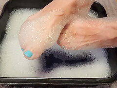 Soapy Foot Bubble Bath - Soaking My Sweaty Feet After A Long Day