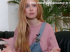 Solo Babe Making Herself Cum Hard