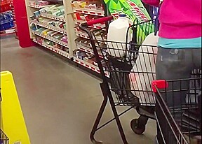 Spandex college girl ass jiggling candid