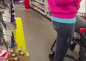 Spandex college girl ass jiggling candid
