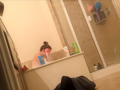 Spying my hot Step sister while she bathes