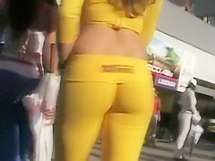 Squishy ass in jeans