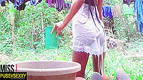 Sri Lankan Collage Girl Outdoor Bathing And Pussy Squirt