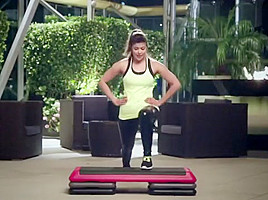 Step aerobic in wetlook leggings