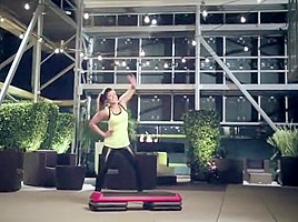 Step aerobic in wetlook leggings