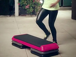 Step aerobic in wetlook leggings