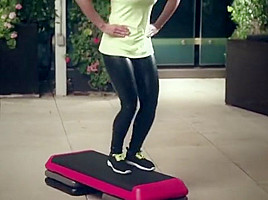 Step aerobic in wetlook leggings