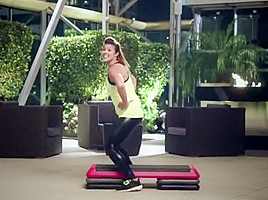 Step aerobic in wetlook leggings