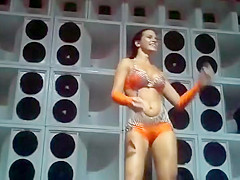 Stunning cameltoe on a dancing babe in spandex