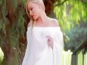 Superb Brea Bennett Fingering Her Shaved Snatch Outdoors