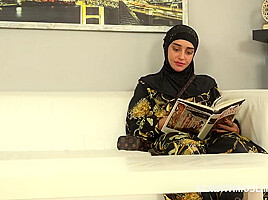 Sweet Woman In Hijab Tried On Salesmans Dick Instead O
