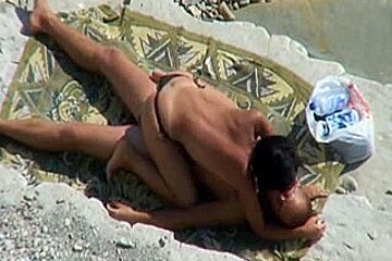 Tapes Pair Fucking On Beach