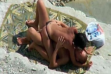Tapes Pair Fucking On Beach