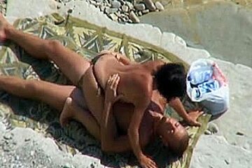 Tapes Pair Fucking On Beach