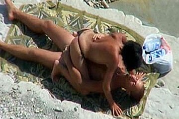 Tapes Pair Fucking On Beach