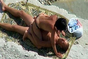 Tapes Pair Fucking On Beach