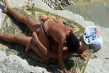 Tapes Pair Fucking On Beach