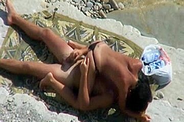 Tapes Pair Fucking On Beach