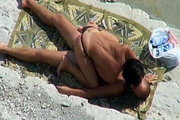 Tapes Pair Fucking On Beach