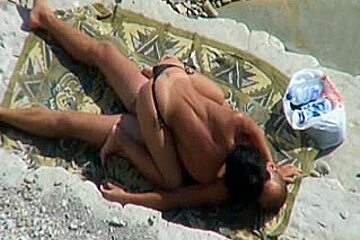 Tapes Pair Fucking On Beach