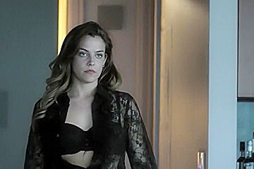 The Girlfriend Experience S01E13 (2016) Riley Keough