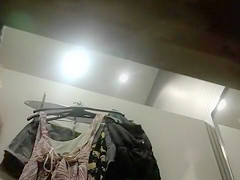 Thick booty girl in the changing cabin