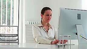 This is how Euro milf Valentina spends her lunch break