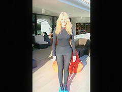 Tight clothes making their beavers totally visible