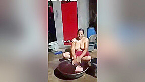 Today Exclusive- Bhabhi Outdoor Bathing Record By Hubby
