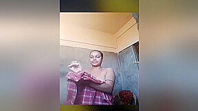 Today Exclusive- Desi Boudi Record Her Bathing Video For Lover