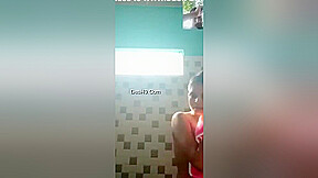 Today Exclusive- Desi Girl Showing Her Bathing On Video Call