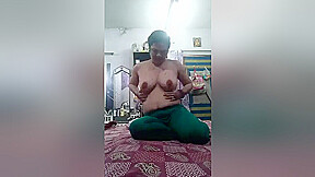 Today Exclusive- Horny Bhabhi Play With Her Big Boobs