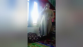 Today Exclusive- Paki Wife Shows Her Boobs