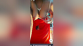 Today Exclusive- Sexy Bhabhi Shows Her Boobs