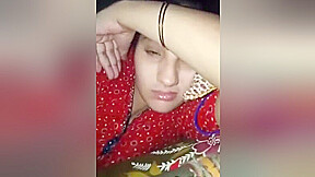 Today Exclusive- Sexy Paki Girl Showing Her Boobs