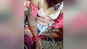 Today Exclusive- Village Bhabhi Showing Her Boobs And Give Handjob