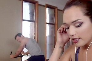 Tranny spanks and anal fucks dude at gym