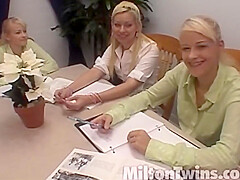 Twins In Lez Threeway Eat Out Pussy